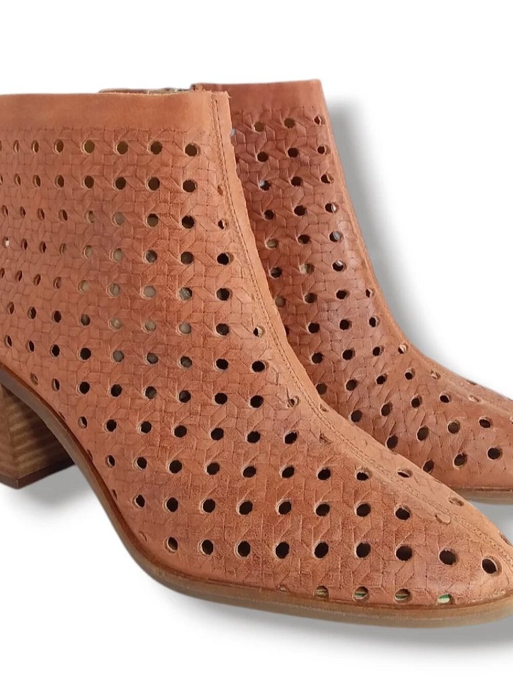 NIB! LUCKY BRAND Winter Haze Perforated Leather Round Toe Ankle Boot Sz 9M